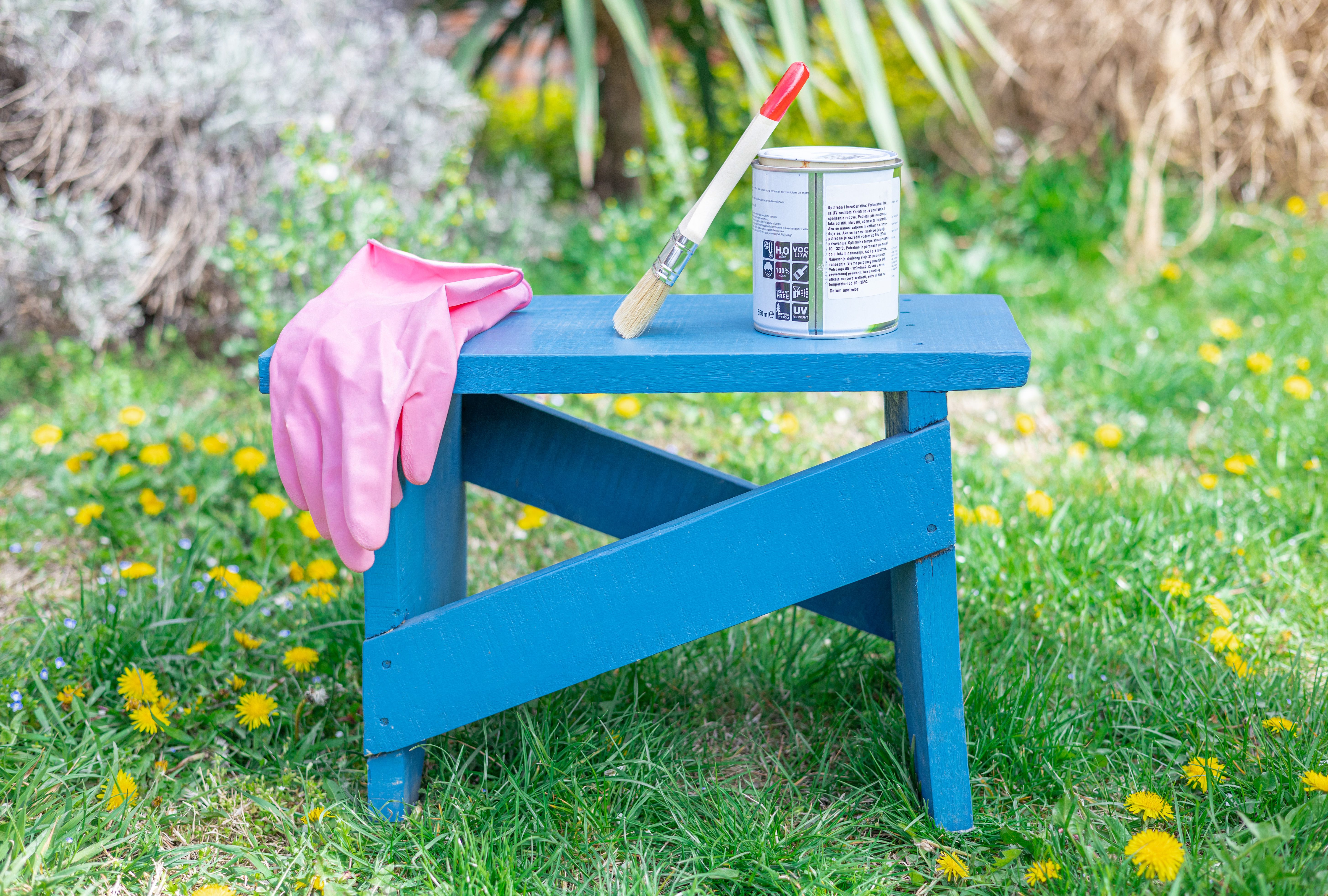 Polyurethane coating outdoor signage