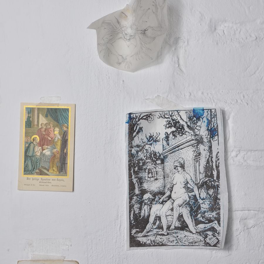 High-resolution photos freshly printed from a home inkjet printer